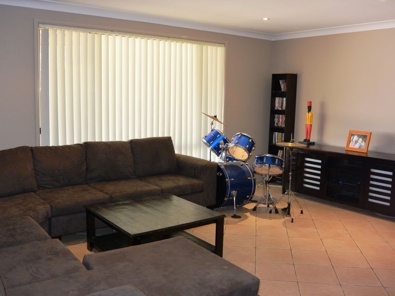 5 Grady Close, Blue Haven NSW 2262