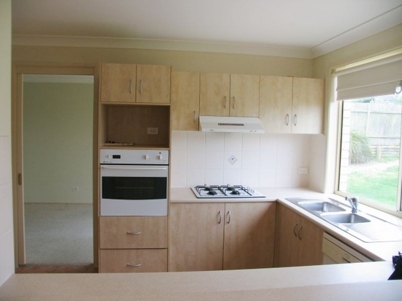 77 St Lawrence Avenue, Blue Haven NSW 2262