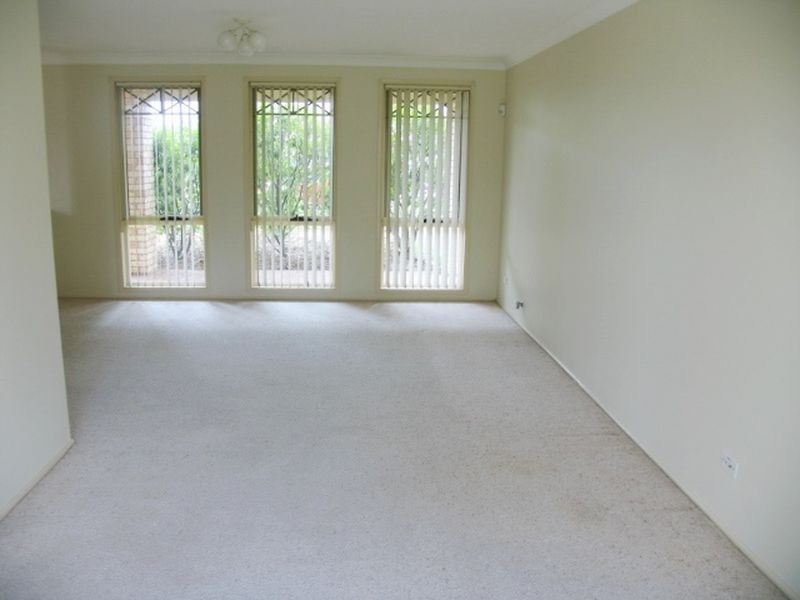 77 St Lawrence Avenue, Blue Haven NSW 2262