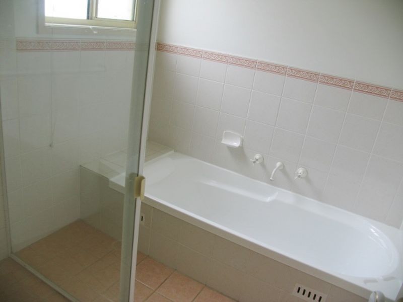 77 St Lawrence Avenue, Blue Haven NSW 2262