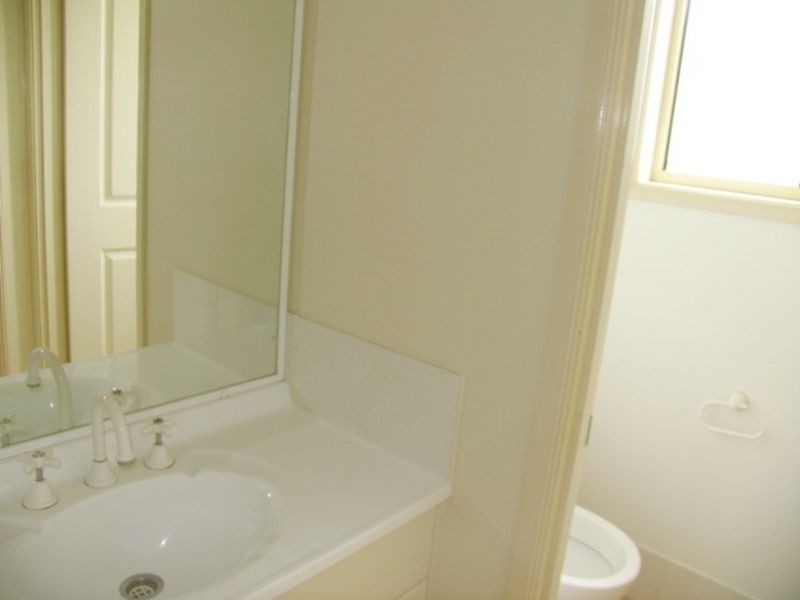 77 St Lawrence Avenue, Blue Haven NSW 2262