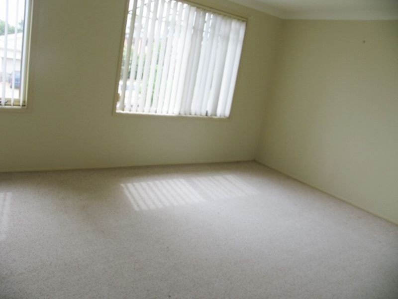 77 St Lawrence Avenue, Blue Haven NSW 2262