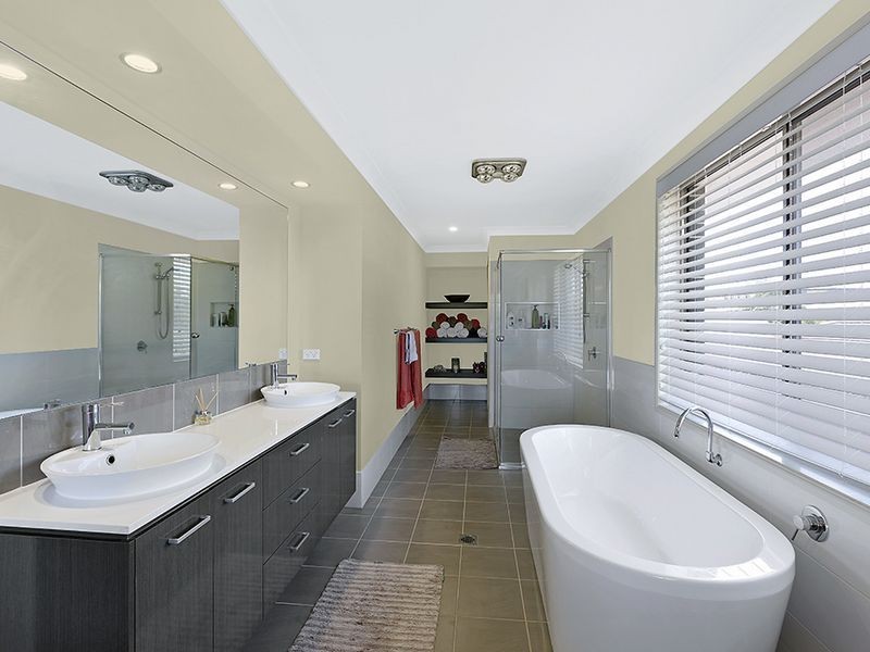 27 Parry Parade, Wyong NSW 2259