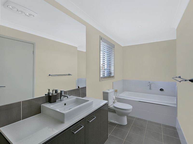 27 Parry Parade, Wyong NSW 2259