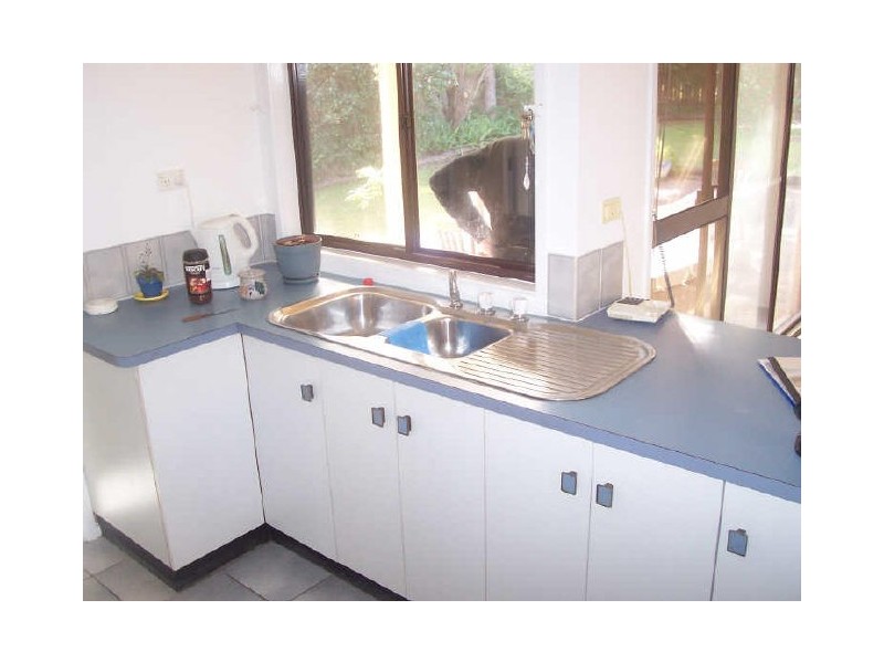 12 Peta Close, Bateau Bay NSW 2261