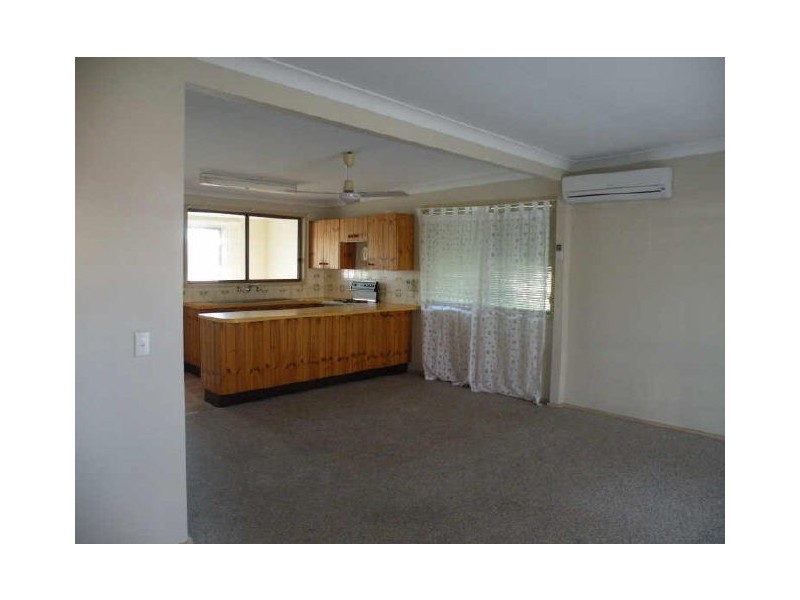 35 Woodlawn Drive, Budgewoi NSW 2262