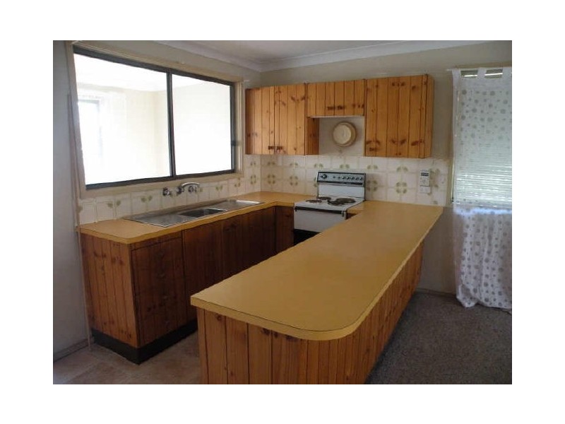 35 Woodlawn Drive, Budgewoi NSW 2262