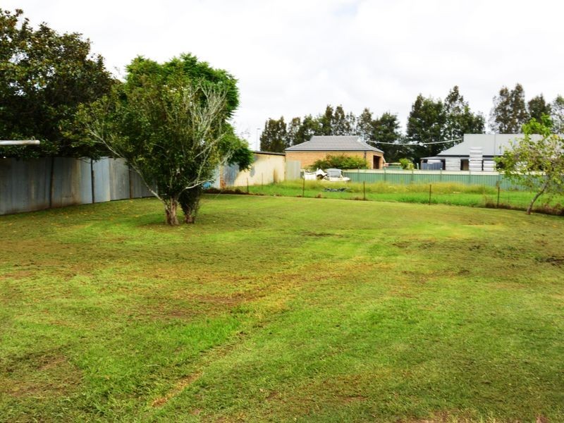 5 Lake Road, Tuggerah NSW 2259