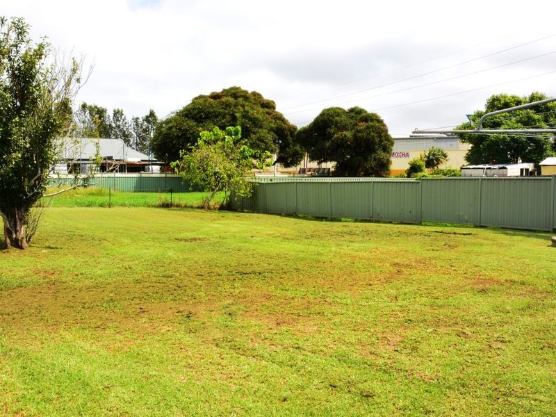 5 Lake Road, Tuggerah NSW 2259