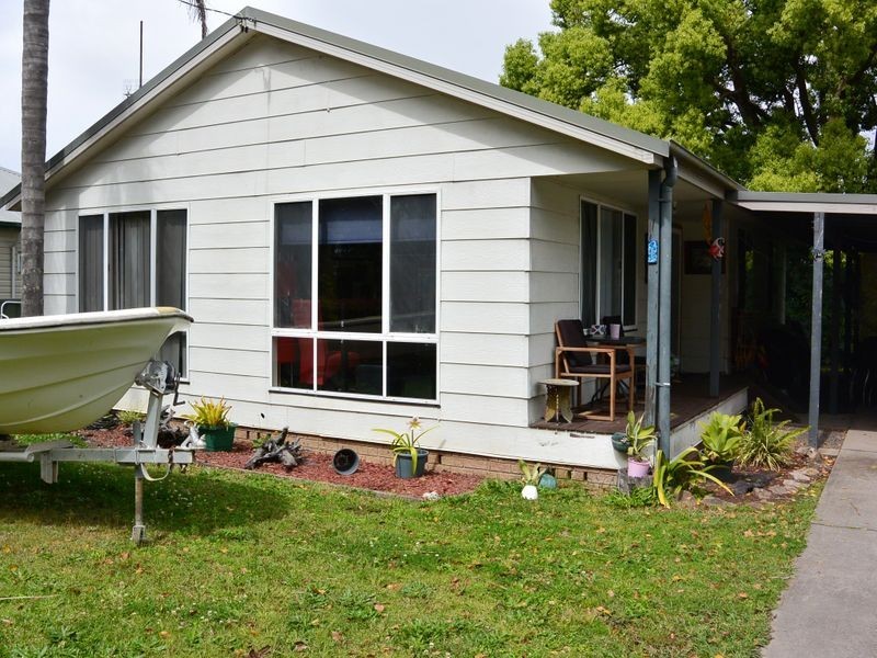 3 Lake Road, Tuggerah NSW 2259