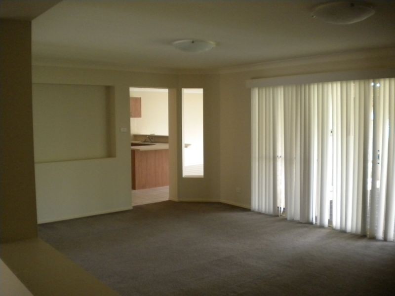 18 Warrigal Rd, Woongarrah NSW 2259