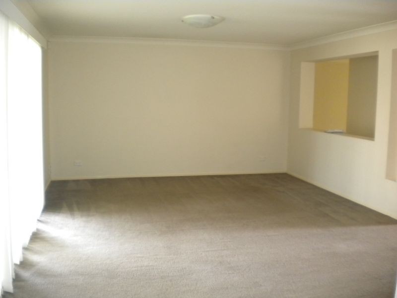 18 Warrigal Rd, Woongarrah NSW 2259