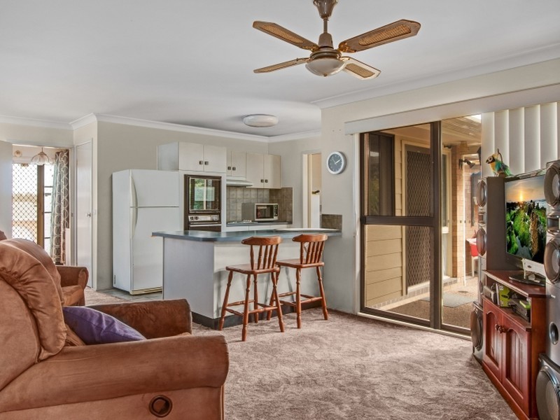 12 Peta Close, Bateau Bay NSW 2261