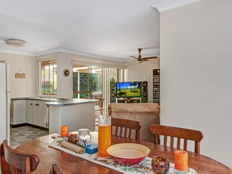 12 Peta Close, Bateau Bay NSW 2261