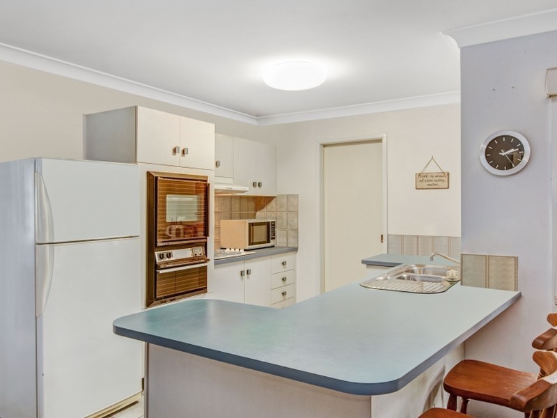 12 Peta Close, Bateau Bay NSW 2261
