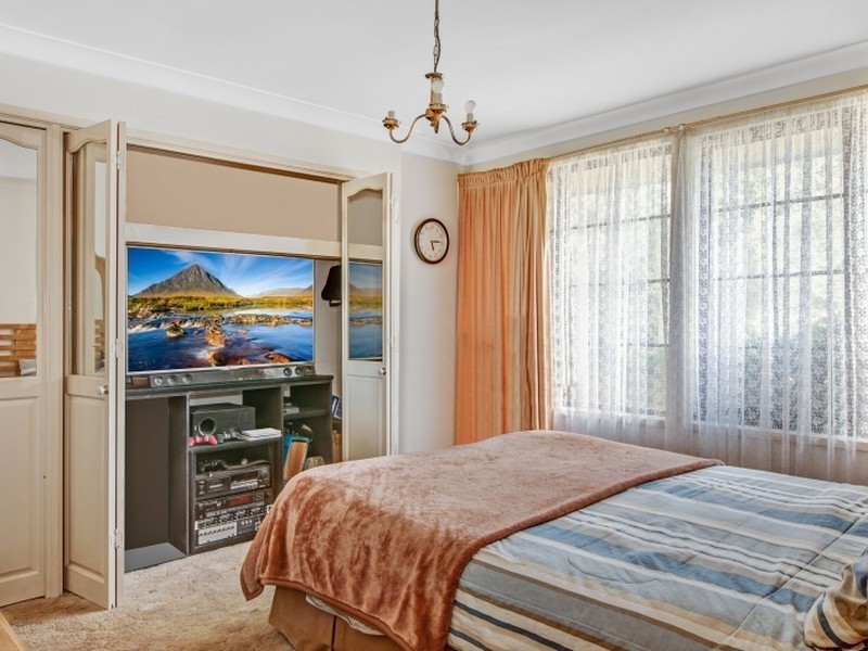 12 Peta Close, Bateau Bay NSW 2261