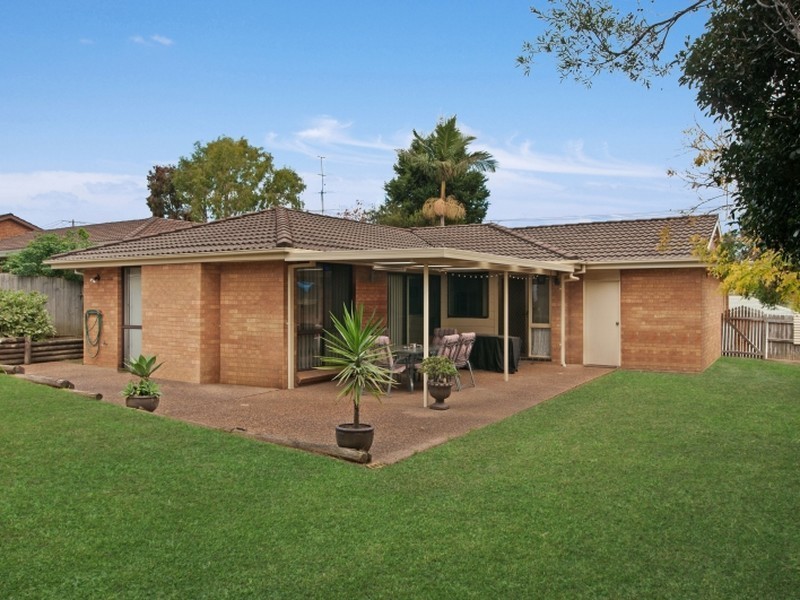 12 Peta Close, Bateau Bay NSW 2261