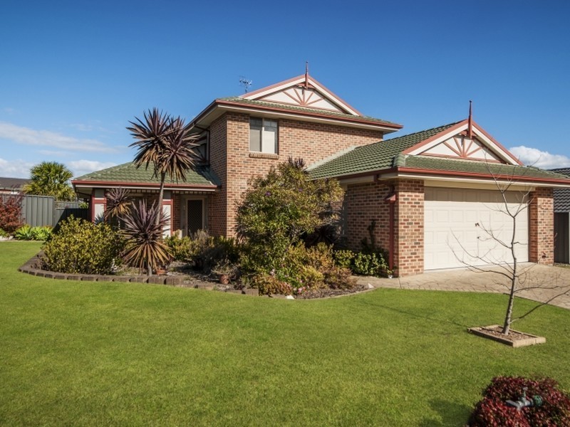 7 Mebbin Circuit, Woongarrah NSW 2259