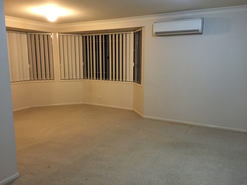 5 Piper Dr, Hamlyn Terrace NSW 2259