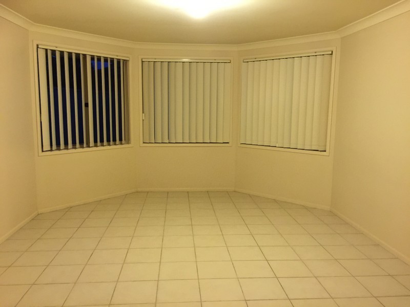 5 Piper Dr, Hamlyn Terrace NSW 2259