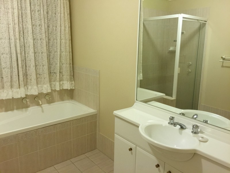 5 Piper Dr, Hamlyn Terrace NSW 2259