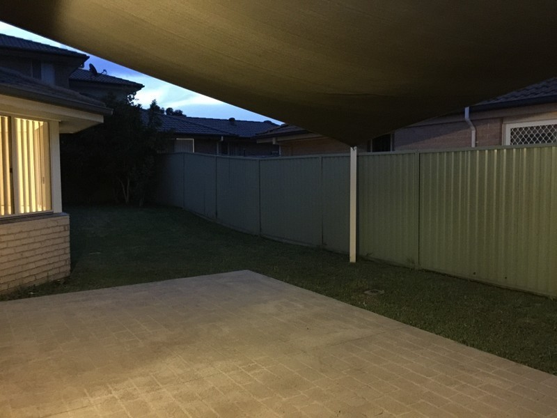 5 Piper Dr, Hamlyn Terrace NSW 2259