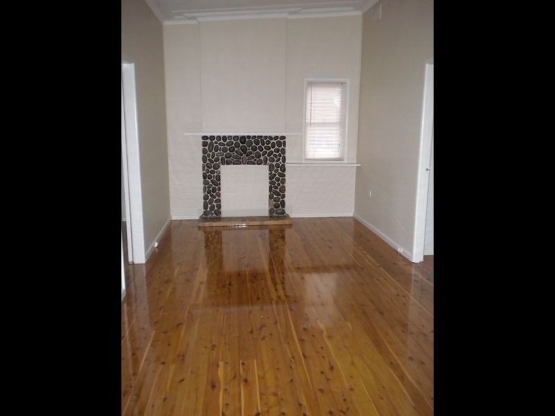 10 Kevin Street, Mannering Park NSW 2259