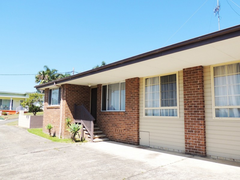 1/2 Arthur Drive, Wyong NSW 2259