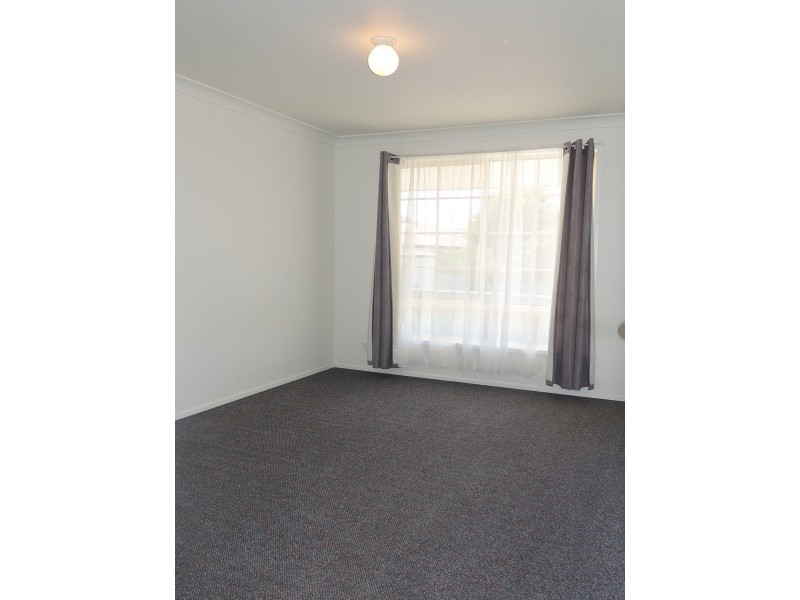 1/2 Arthur Drive, Wyong NSW 2259