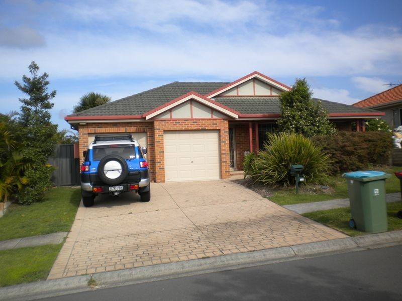 15 Quarterhorse Parade, Wadalba NSW 2259