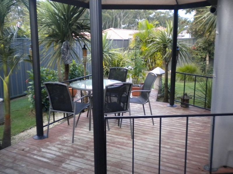 15 Quarterhorse Parade, Wadalba NSW 2259