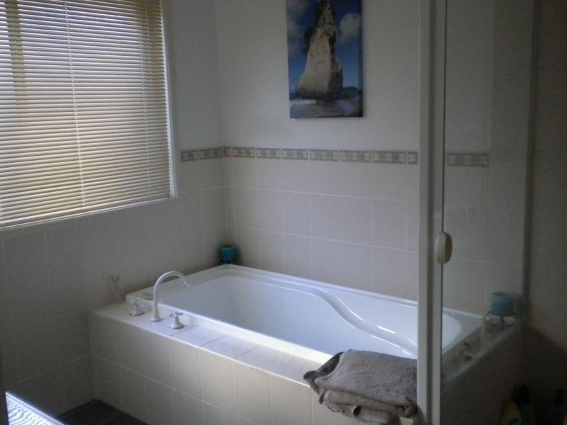 15 Quarterhorse Parade, Wadalba NSW 2259