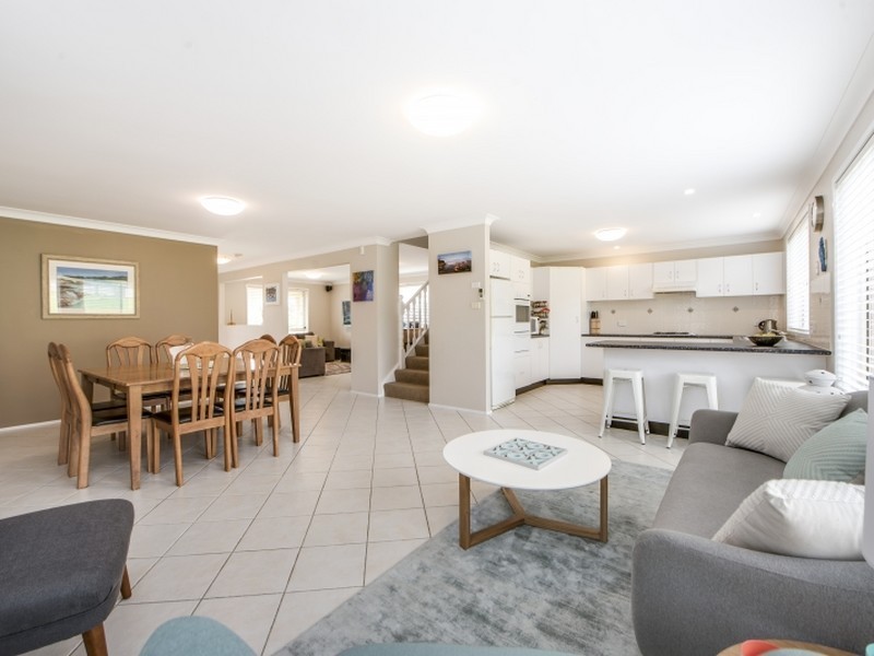9 Manchurian Way, Wadalba NSW 2259