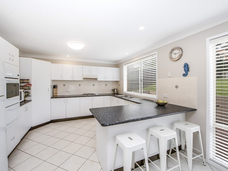 9 Manchurian Way, Wadalba NSW 2259
