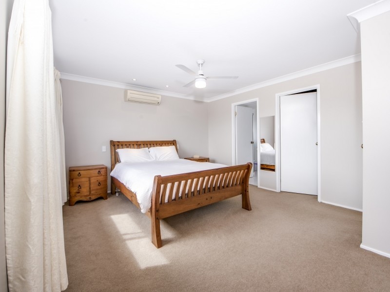 9 Manchurian Way, Wadalba NSW 2259