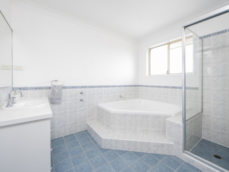 9 Manchurian Way, Wadalba NSW 2259