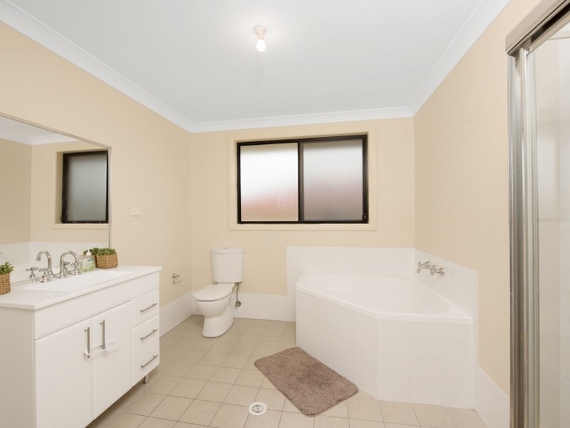 5 Greenhaven Circuit, Woongarrah NSW 2259
