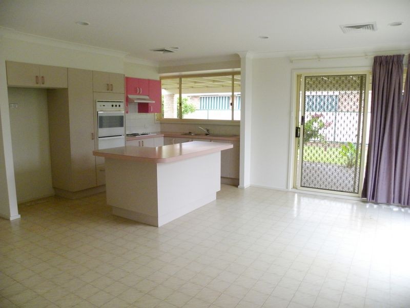 12 Frienship Place, Watanobbi NSW 2259