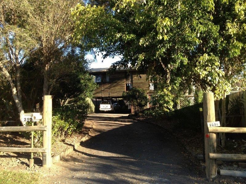 252 Tuggerawong Rd, Tuggerawong NSW 2259