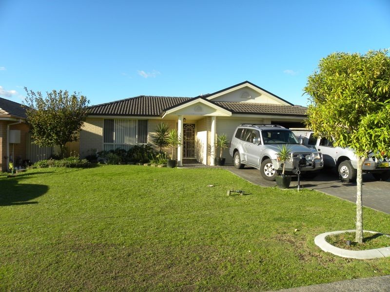 16 Begonia Rd, Woongarrah NSW 2259