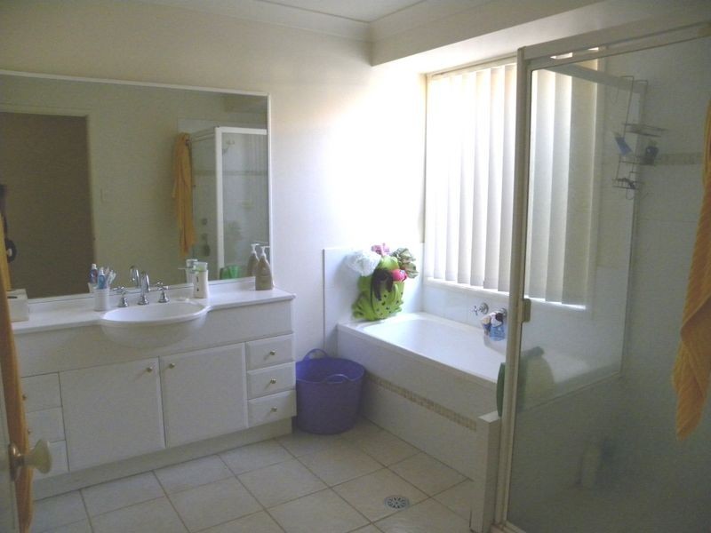 16 Begonia Rd, Woongarrah NSW 2259