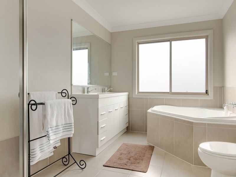 26 Waterside Drive, Woongarrah NSW 2259