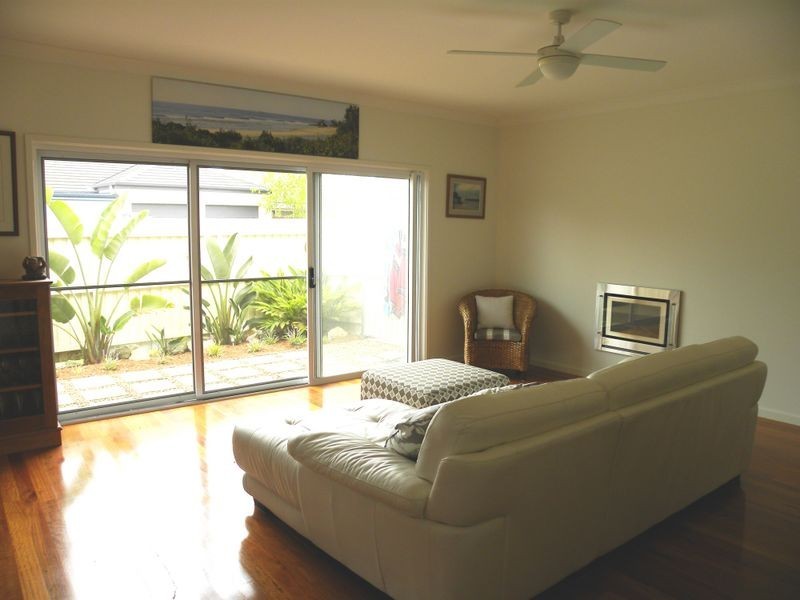 1 Parry Parade Kooindah Waters, Wyong NSW 2259