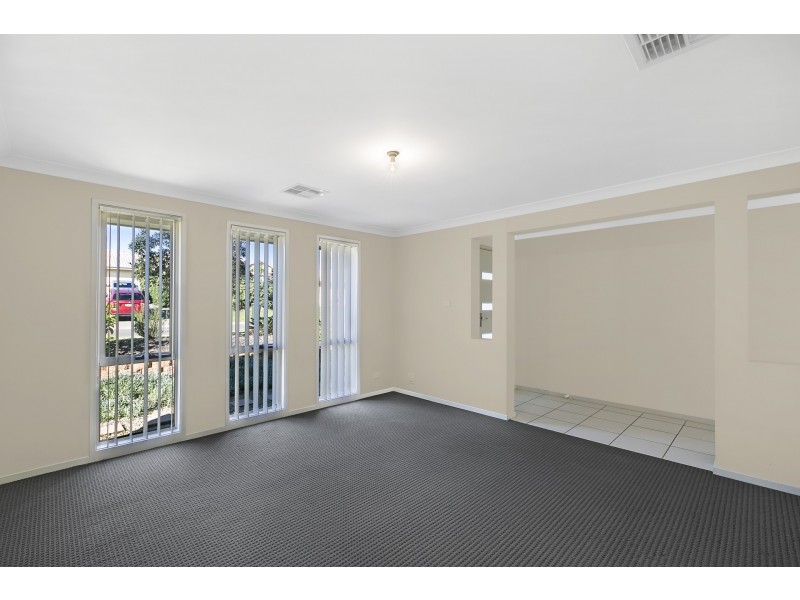 6 Salamander Road, Wadalba NSW 2259