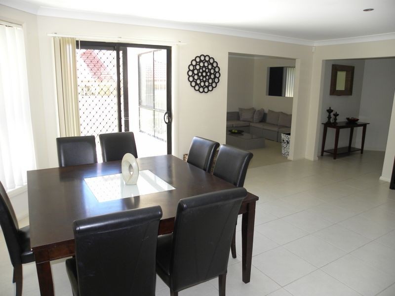 5 Greenhaven Circuit, Woongarrah NSW 2259