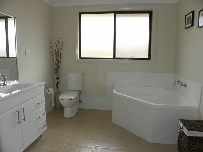 5 Greenhaven Circuit, Woongarrah NSW 2259
