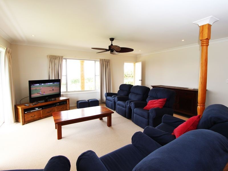 1 Geoffrey Street, Crowdy Head NSW 2427