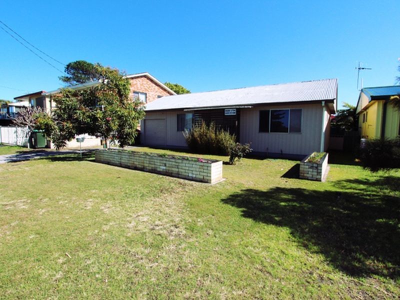 203 Beach Street, Harrington NSW 2427
