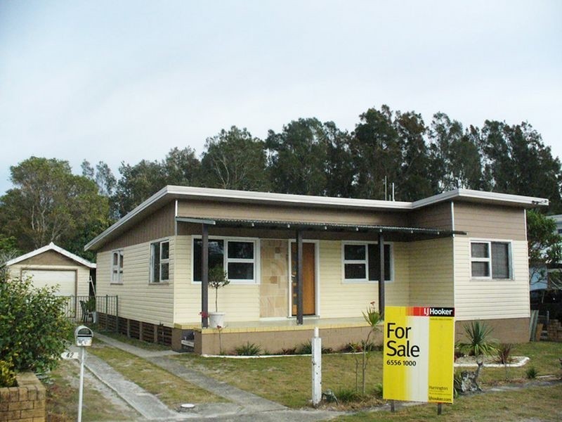 42 Glacken Street, Harrington NSW 2427