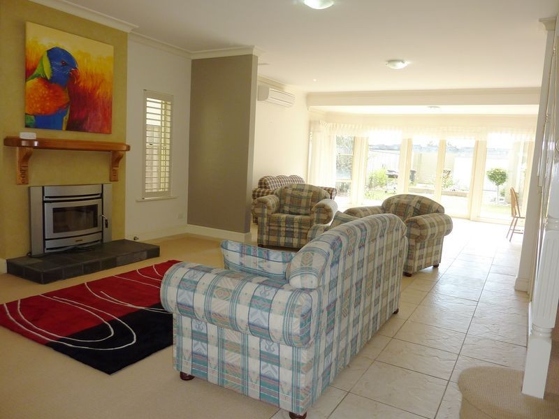 8 Sampson Avenue, Harrington NSW 2427